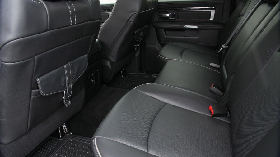  Dodge Ram 3500 Limited 2016 года  (фото 11 из 18)